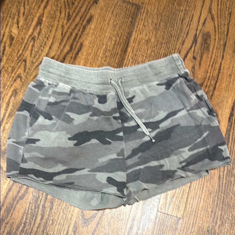 Splendid Camo Women's Sweat Shorts Size Small